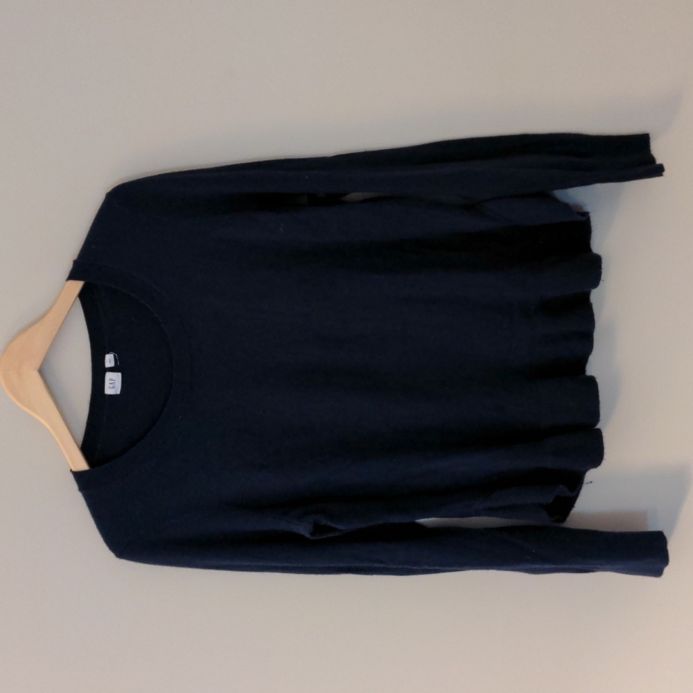 Gap sweater